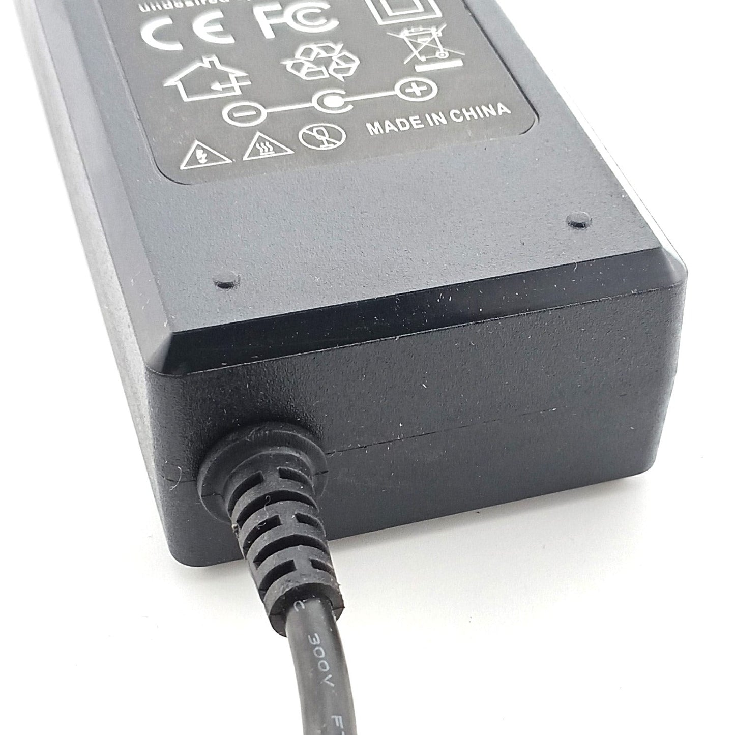 DC 12V 8A 96W Power Supply Adapter - QAREQU